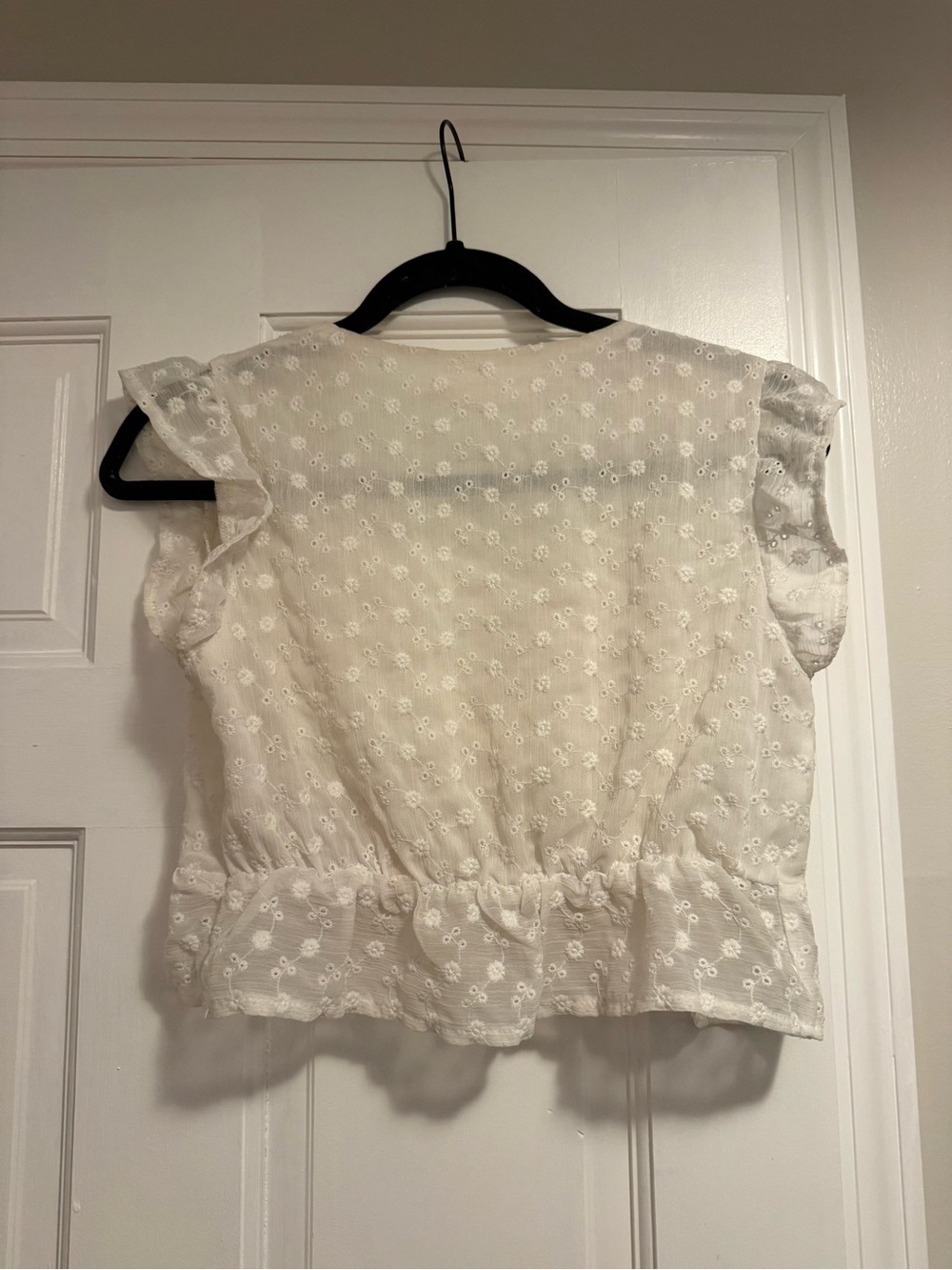Idem Ditto White Eyelet Ruffle Tank - Picture 2 of 2